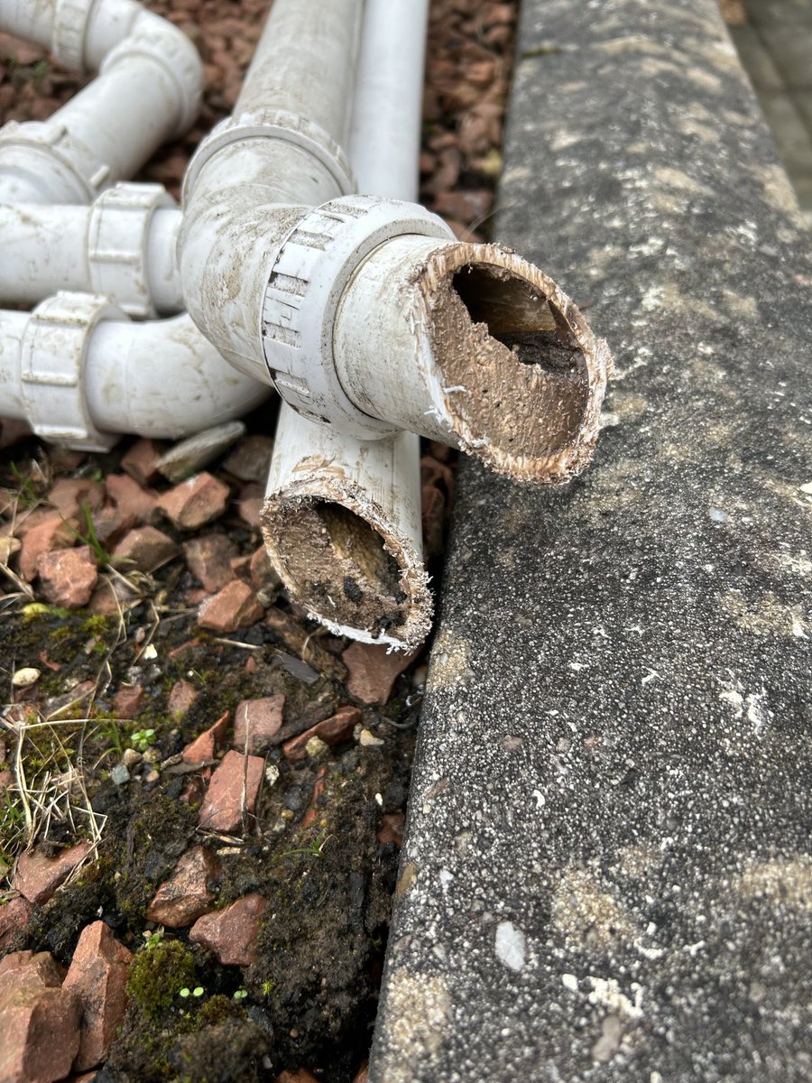 ⁦@plumberparts⁩ just a small blockage on this 40mm pipe 😧whole pipe like this #plumbingdisaster