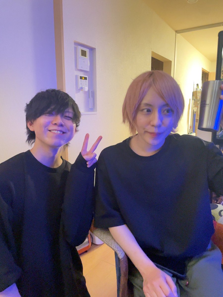 NEXX_HAYATO's tweet photo. ひっさびさにCHISAくんと飲み🫠
CHISA氏とは遠い昔にNEXXというバンドを一緒にしてました😌
YouTubeで検索したら今より10kg以上痩せてる小池が出てくるので見てください😌 https://t.co/Ap7VMJQHaB