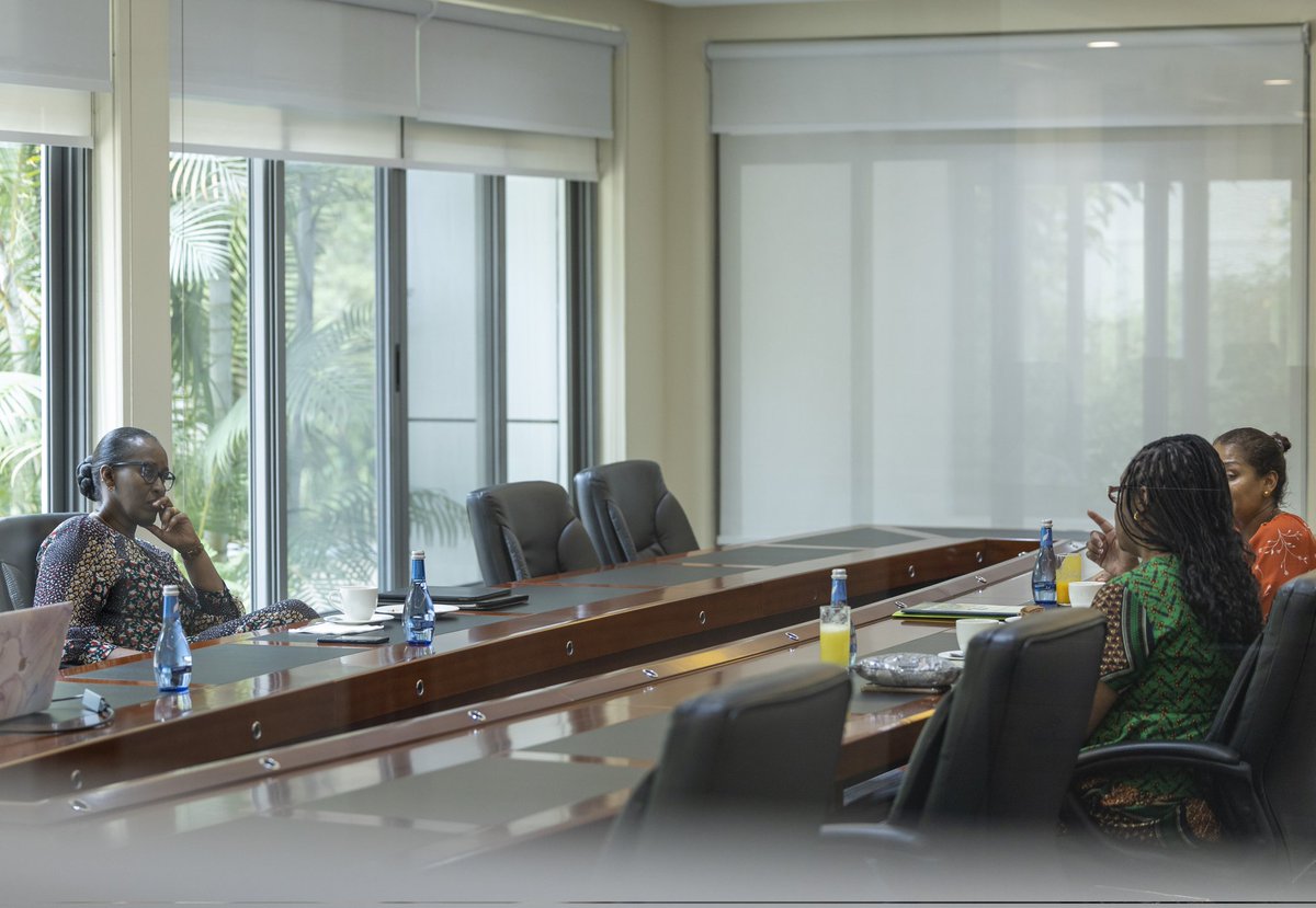 FirstLadyRwanda's tweet photo. A promising exchange! 

First Lady of Rwanda Mrs Jeannette Kagame yesterday received @DrSenait and Randi Clark from the Susan T. Buffett Foundation. They discussed best practices to contribute to the sustainable development of our communities, for healthy living. https://t.co/OEDCnb39cY