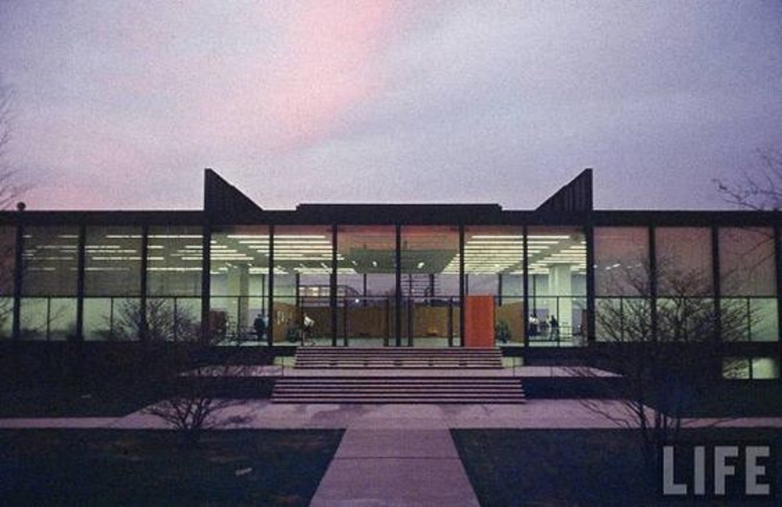 Marialovessea's tweet photo. #MiesvanderRohe
El #CrownHall construido entre 1950 y 1956, es el edificio de la Escuela de Arquitectura en el Instituto Tecnológico de Illinois en Chicago (EE. UU)
Fue restaurado en el año 2005 por el estudio Krueck & Sexton Architects #JuevesDeArquitectura #IIT
#Chicago #MVDR https://t.co/Ge7AvBrqsl