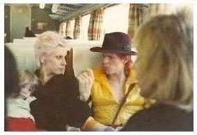 Hola!!☀️⚡️David Angie et l’Adorable petit Duncan en 1973…#DavidBowieForever