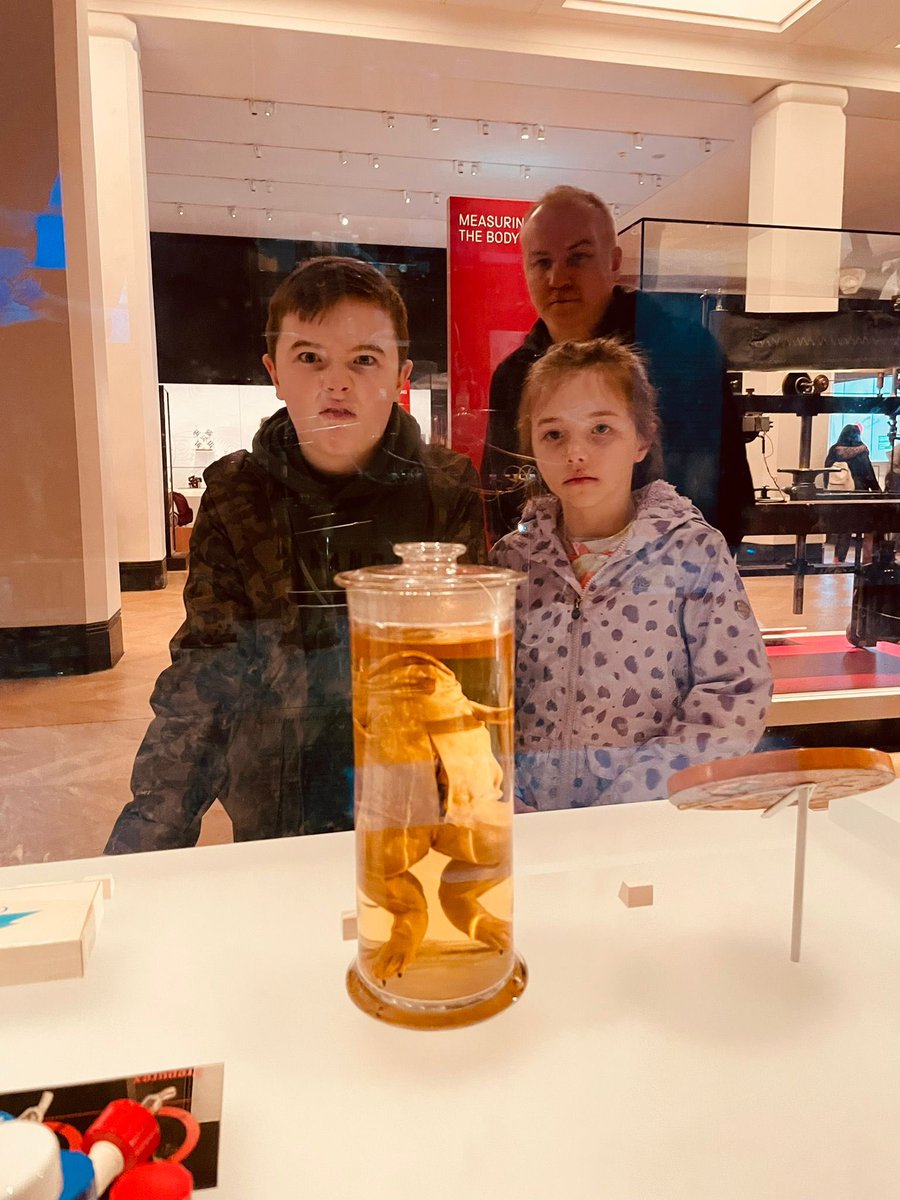 ChrisM2382's tweet photo. C&amp;H enjoyed a wee trip to London to visit their Aunt &amp; Uncle, seeing some sights along the way! @GreenhillPS @MissRaufP4 @Missmarsh2021 https://t.co/fGj9maFoxS