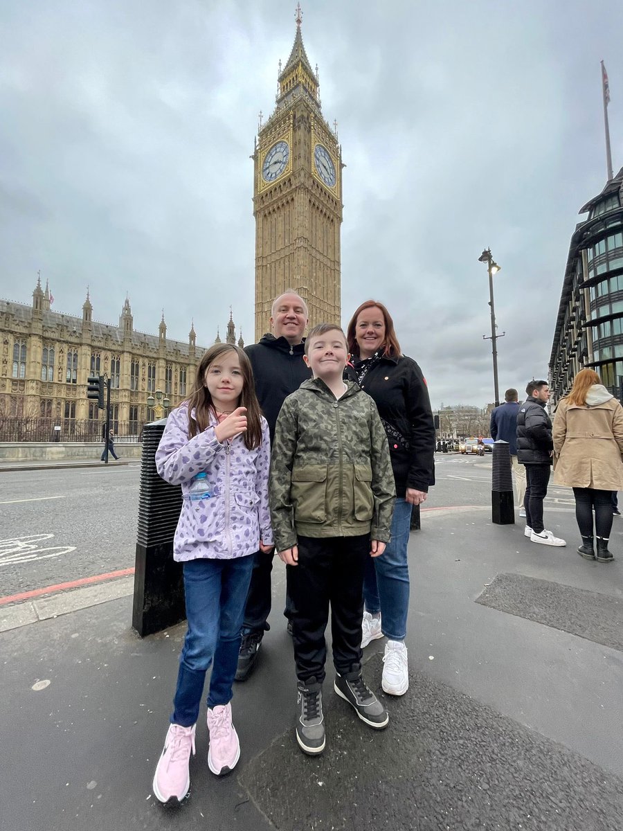 ChrisM2382's tweet photo. C&amp;H enjoyed a wee trip to London to visit their Aunt &amp; Uncle, seeing some sights along the way! @GreenhillPS @MissRaufP4 @Missmarsh2021 https://t.co/fGj9maFoxS