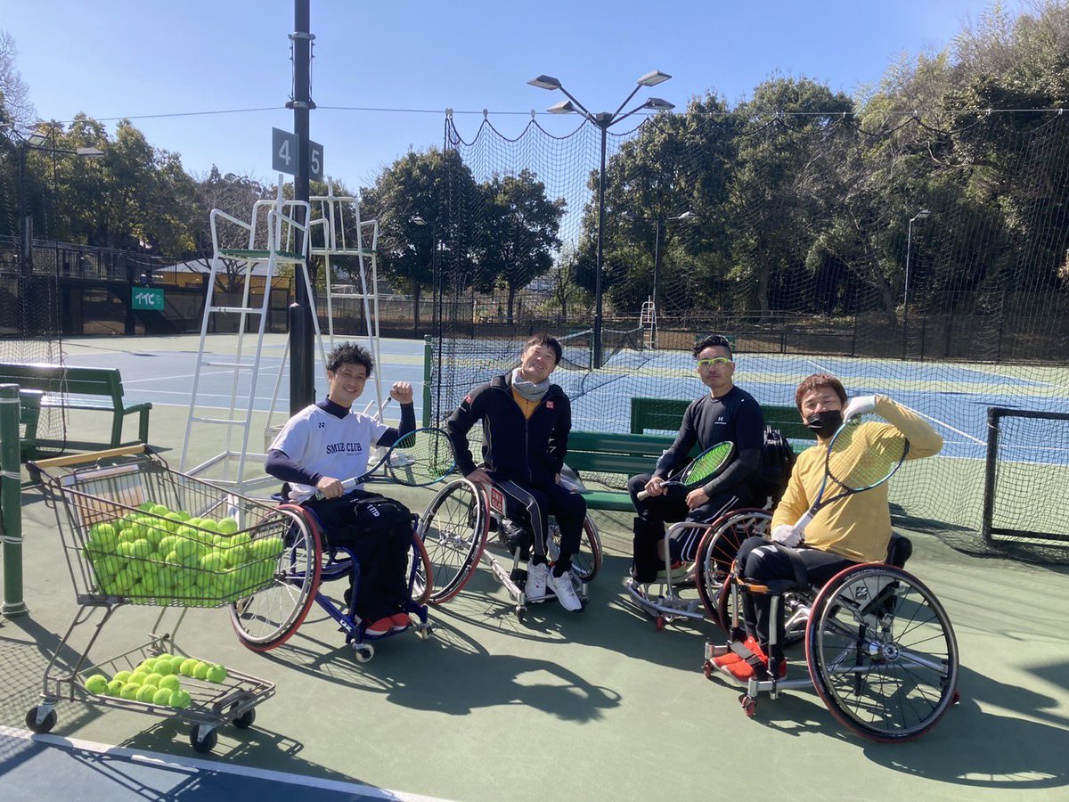 shingokunieda's tweet photo. バスケ🏀、フェンシング🤺、バドミントン🏸、スキー⛷の方々とテニス🎾 https://t.co/KwnFi5UvaD