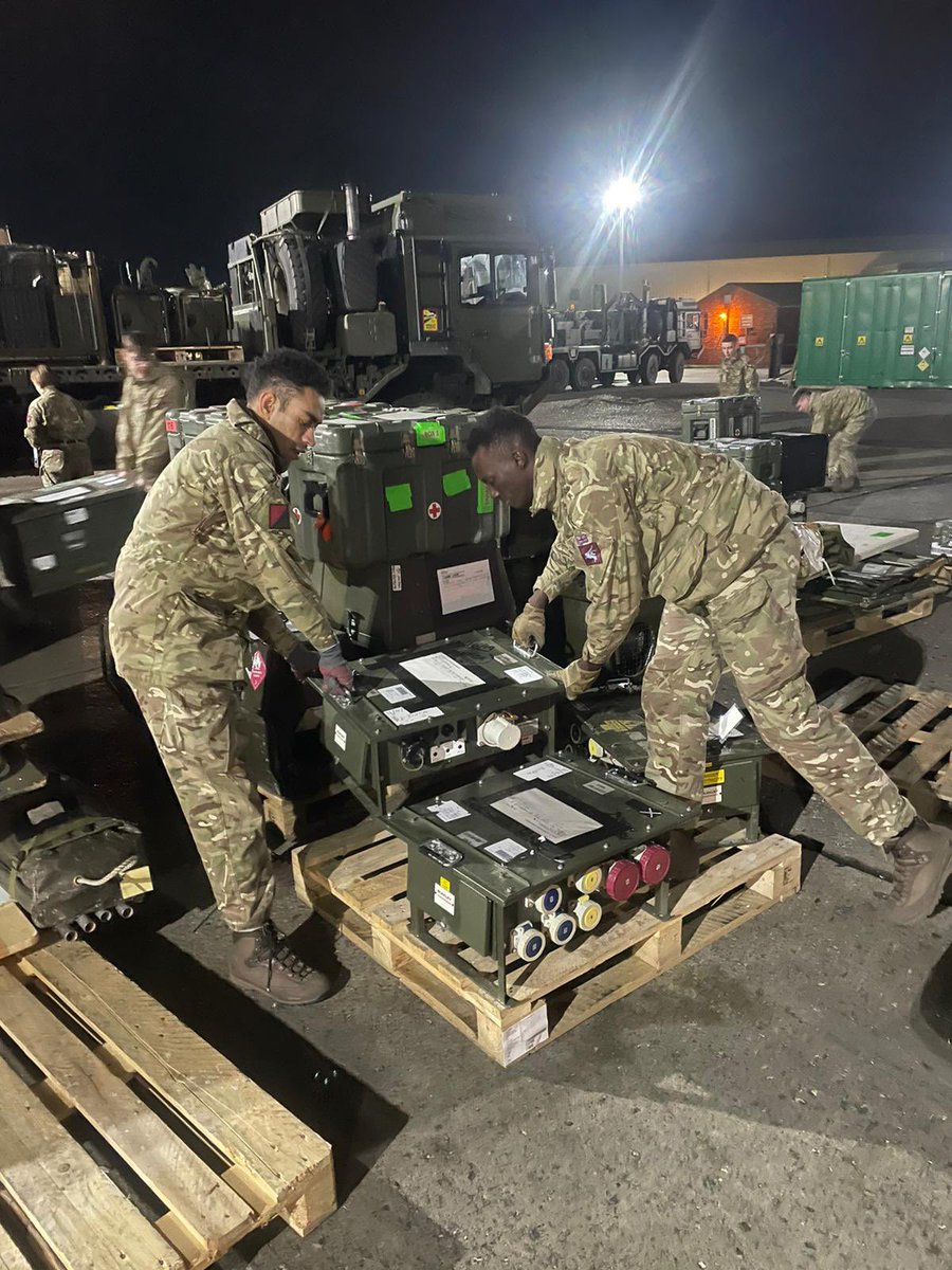 13AAssltSpRegt's tweet photo. Our Mounting Group have been busy over the past few days packing essential medical supplies and equipment to enable @AirborneMedics deployment of a medical treatment facility to Turkey to support the earthquake relief efforts 🔴⚫️

#globalresponseforce #alwaysready #anywhere https://t.co/rIxNP3U3Gy