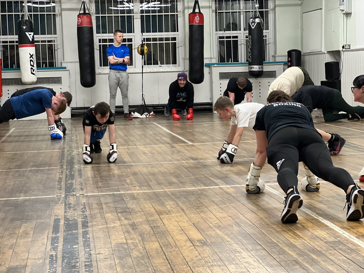 Half term next week which means we will be providing our young boxers with a healthy hot meal after their boxing sessions! 🍲🥘 boxing every Monday and Wednesday 8-12yrs 5.15pm-6pm and 12-18yr 6pm-7pm at new bury community Centre BL4 9PR
