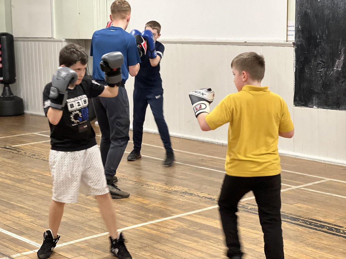 newburyboxing's tweet photo. Half term next week which means we will be providing our young boxers with a healthy hot meal after their boxing sessions! 🍲🥘 boxing every Monday and Wednesday 8-12yrs 5.15pm-6pm and 12-18yr 6pm-7pm at new bury community Centre BL4 9PR https://t.co/3CuBPHbyPY