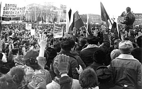 Сергей Перепечёнов: в феврале 1990-го саратовцы захотели свободы. 33 года назад в Саратове с интервалом в неделю прошли три многолюдных митинга с числом участников в 10-15 тысяч! zemob.ru/index.php/soby…