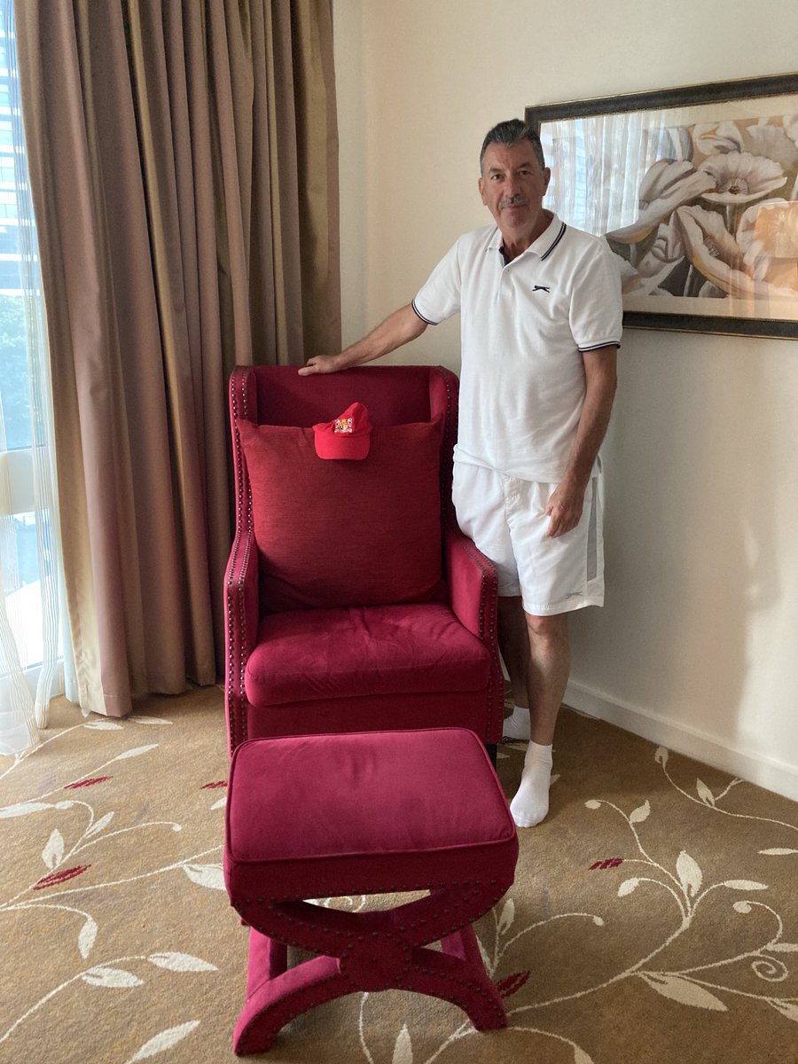 Perfect colour chair in our Brisbane Hotel -, doubt I can smuggle it home though. ⁦<a href="/BridTownAFC/">Bridlington Town AFC</a>⁩