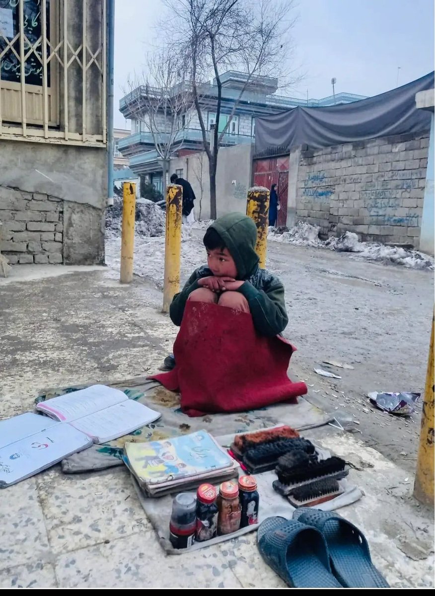 HafizaMahdiyar's tweet photo. ما واژه ی بنام تسلیم شدن نداریم.
#StopHazaraGenocide https://t.co/p6HYNmVCl8