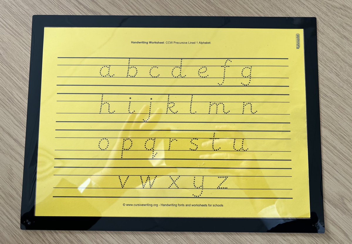 Aha a solution! HT called me looking for a ‘working placemat’ for every childs’ desk, needed to be dry-wipe, stick to table without damage, easy to change templates and durable … ta-dah 🥳 I give you the WB Solo Frame ⁦@Rahmqvistuk⁩ #education #headteachers #EYTagteam