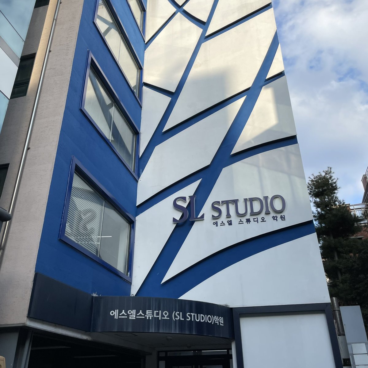 mystic_MIC's tweet photo. 미스틱스토리 신인개발팀이 찾아간 오늘의 아카데미 오디션 장소는?
#SLSTUDIO
#미스틱스토리 #MYSTICSTORY #MYSTICINCUBATIONCAMP
#신인개발팀 #오디션 #AUDITION #캐스팅 #CASTING https://t.co/okYxqLMv8G