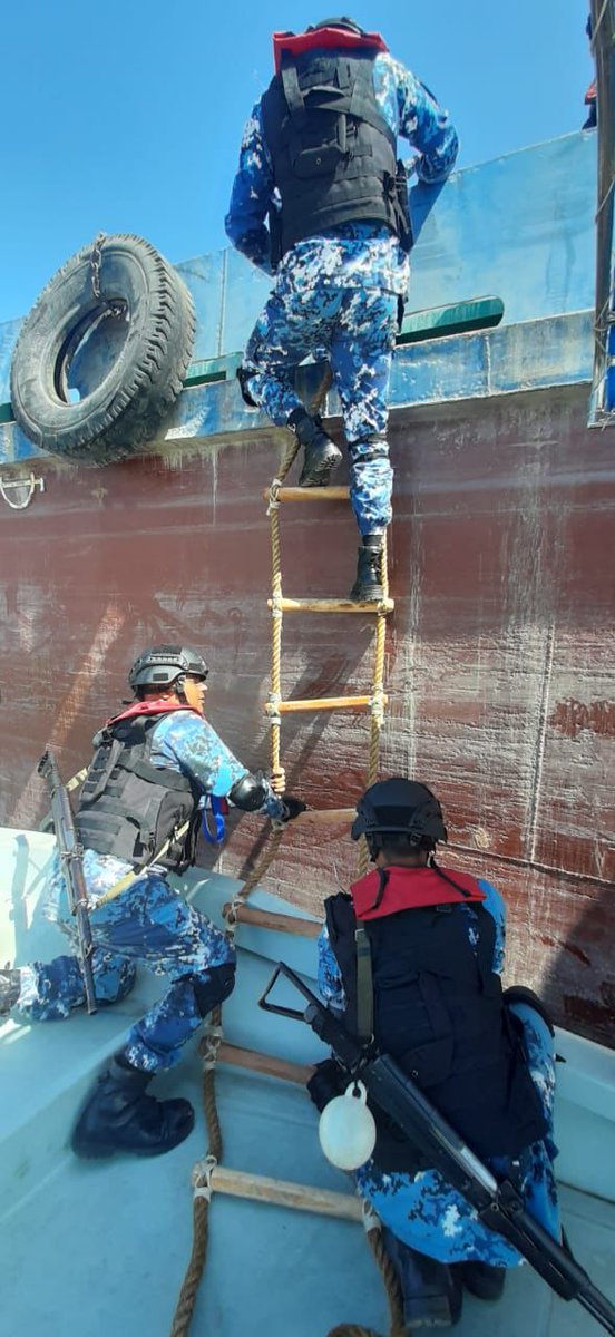 UNODC_BMB's tweet photo. #KeepingRiversSafe! @UNODC_MCP in #Bangladesh 🇧🇩 completed #VBSS Course for Boarding Teams for 1️⃣6️⃣ officers from #BangladeshCoastGuard, incl. classroom & practical sessions on:
✅ Static & underway boarding
✅ Vessel search
✅ Evidence handling
Funded by @StateINL🇺🇲 https://t.co/FEcL0Gk5ba
