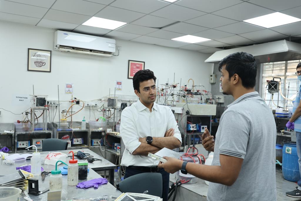 Tejasvi_Surya's tweet photo. Bengaluru's battery tech startup @log9materials is doing phenomenal work in building some of the most advanced battery solution.

Visited the facility today and was impressed by their ideas &amp; approach to revolutionize battery tech with larger goal of making India self reliant. https://t.co/n6a9v2S8k3