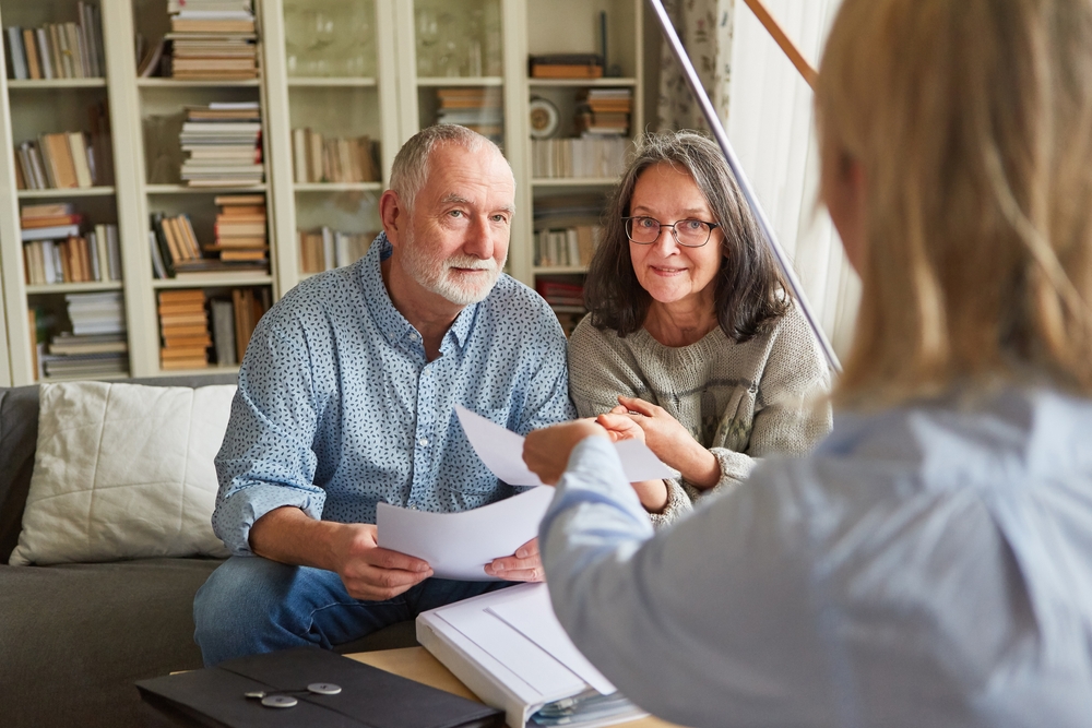 Senioren hebben baat bij meer financieel advies. Negen uit tien senioren hebben overwaarde op hun woning, terwijl uit onderzoek blijkt dat een derde zegt geen geld te hebben voor het levensloopbestendig en duurzamer maken van de woning.

Meer lezen? Link: aegon.me/overwaarde