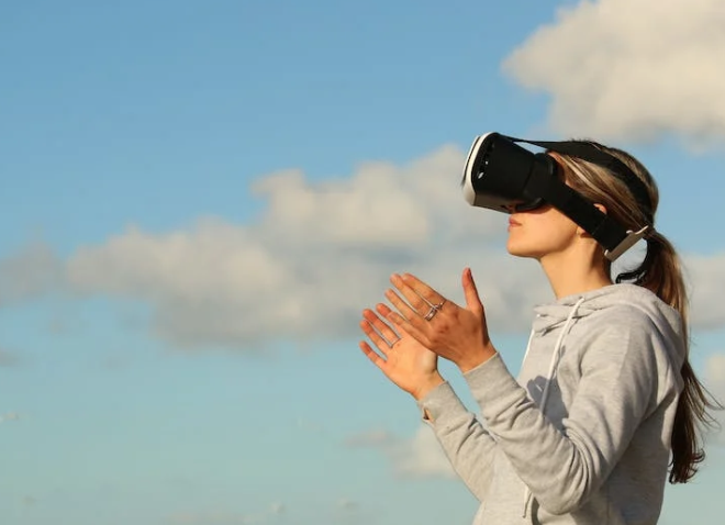 AgileRoseNow's tweet photo. The #metaverse is an ambitious, untested technology with incredible potential and many limitations. This INSEAD article cuts through the #metaverse hype https://t.co/SURI0YKO0q #MetaverseReality https://t.co/zqTCn7Ed7i