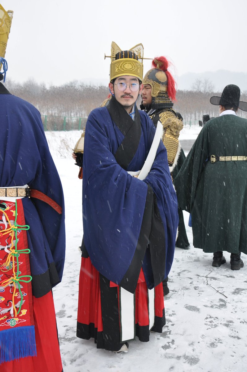 MianChengTZ's tweet photo. 不知不觉今天就22岁了，这一年过得那才叫一个风云激荡。别的不多说了，感谢各位亲朋好友一直以来的支持与陪伴🙏🙏🙏。 https://t.co/569A6xpIT1