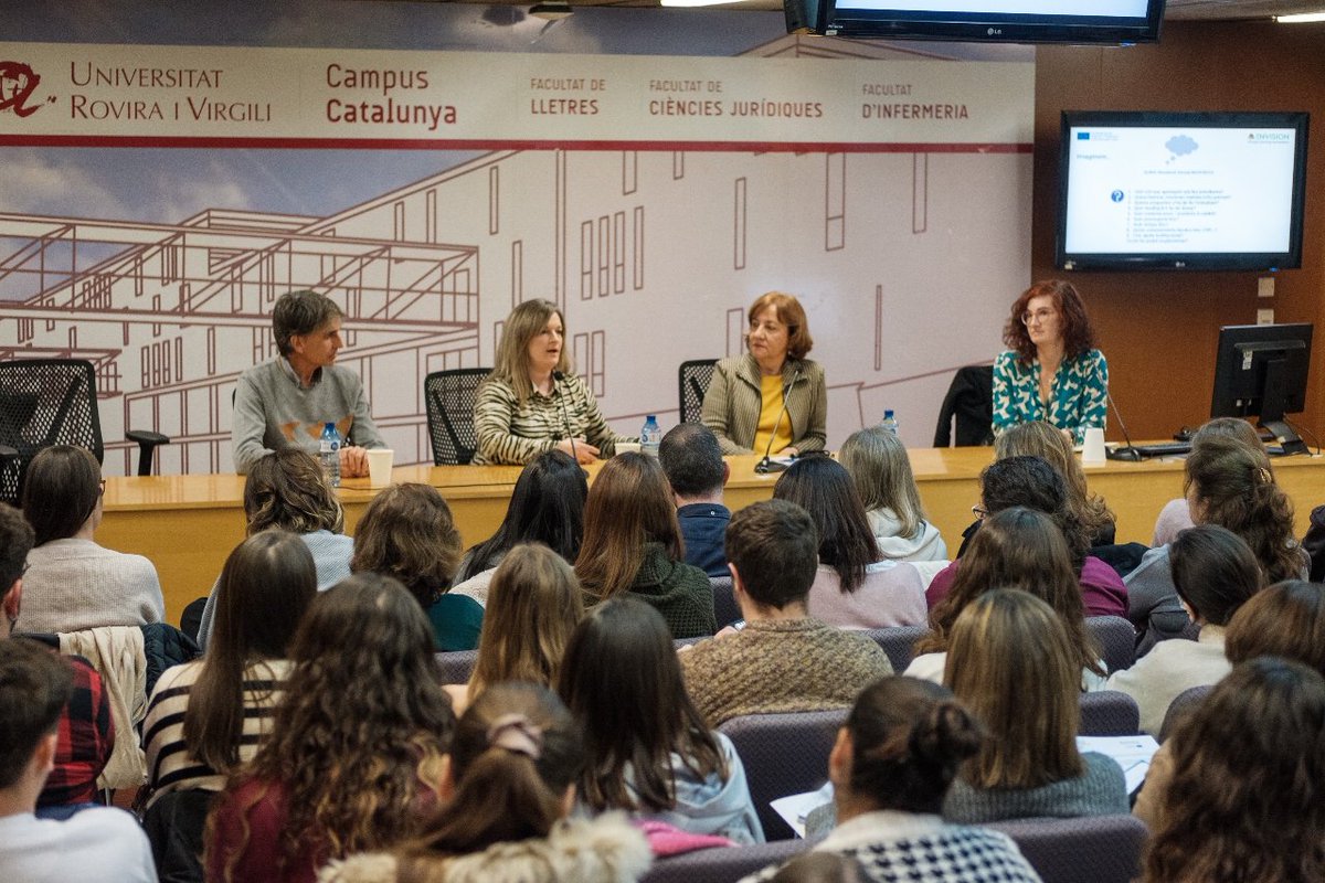 universitatURV's tweet photo. La #URV desenvolupa una simulació virtual ludificada pionera com a eina didàctica per als estudis d’infermeria. Forma part del projecte europeu Envision, i s’utilitzarà a partir del curs que ve.
#recercaURV #ProjecteENVISION
👉 https://t.co/3FGb1jUPUw https://t.co/cLnYB8VO7t