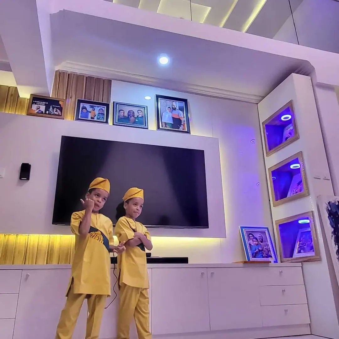 figmentpatterns's tweet photo. See how we created a good fantasy of interior designing for the home of young Finland based Nigeria celebrities & comedians "Yoruba Pikin"
#figmentpatterns #lagoshomes #interiordesign #homes #Furnituredesigns #POPdesigns https://t.co/1vOjn10xTh