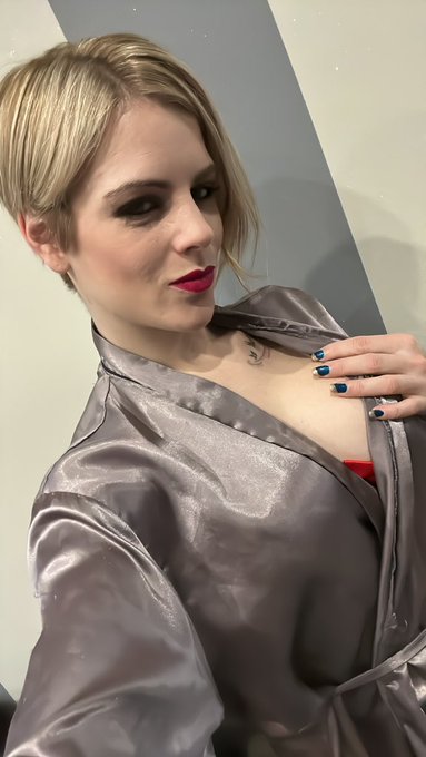 Aujourd&rsquo;hui c&rsquo;est tournage   @Lety_Howl   https://t.co/l5U0ULdohd https://t.co/ZBw9XVBpKP<a class="tags" href="/tag/lety_howl">@lety_howl</a>