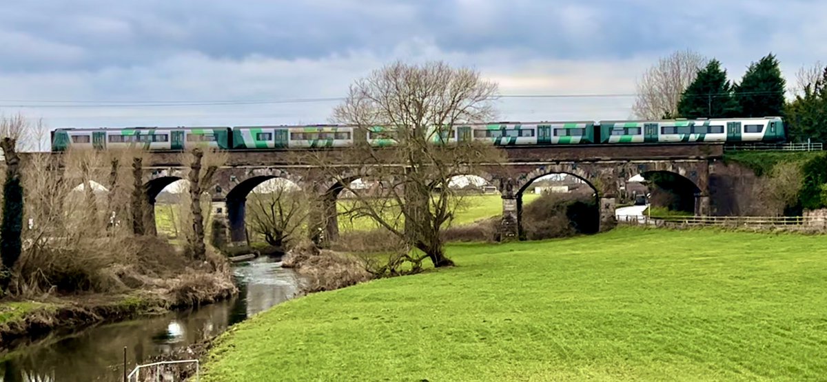 PlatformEdge1's tweet photo. It's time for #ThreefiftyThursday!
Here are my best photos from each subclass:
350/1 - Penkridge Viaduct (27/01/23)
350250 - Marston Green (12/08/22)
350369 - Marston Green (05/06/22)
350410 - Nuneaton (20/12/22) https://t.co/PCQsMw5oQC