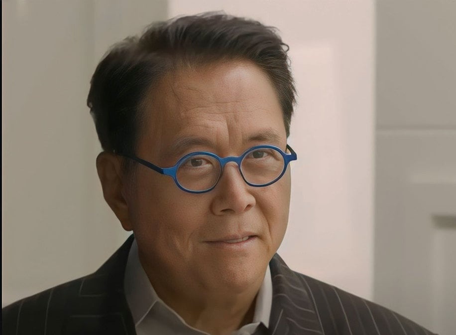 Crypto__Goku's tweet photo. Selon Robert Kiyosaki, un énorme crash économique est sur le point de venir à cause de l'impression monétaire de masse.

L'ecrivain prédit qu'en 2025 :

L'or = 5 000$
L'argent = 500$ 
#Bitcoin = 500 000$ https://t.co/CAR6U0TiWk