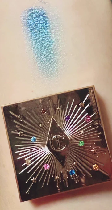 20:Charlotte TilburyHypnotising Pop Shot(Cosmic Rocks)初めて買ったシングルアイシャドウ すこし緑がかったブルーとパープルの偏光があまりに美しくて買ってしまいました 2022ホリデー どこのサイトでも一瞬で売り切れたので再販のとき買えてよかった 