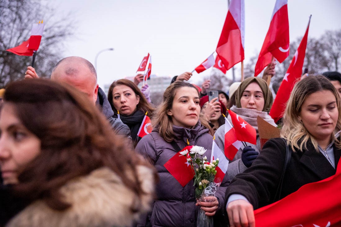 PLinTurkiye's tweet image. 🇵🇱🤝🇹🇷#MisjaTurcja
Wzruszające powitanie ekipy #HUSAR na lotnisku w Warszawie.  
Dziękujemy 🇵🇱🇹🇷 ! @ABartkowiak_PSP @MSWiA_GOV_PL  @EUDelegationTur