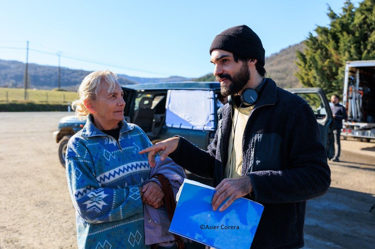 SgaeAudiovisual's tweet photo. El actor @esagardoy salta a la 🎬dirección con #BetikoGaua #LaNocheEterna, cortometraje con guion del propio Sagardoy junto a la ✍️escritora Nerea Ibarzabal. Rodado íntegramente en euskera y en la Montaña Alavesa, su estreno está previsto
para 2023.
▶️https://t.co/QtnsEysSE4 https://t.co/16qeKrUg6h