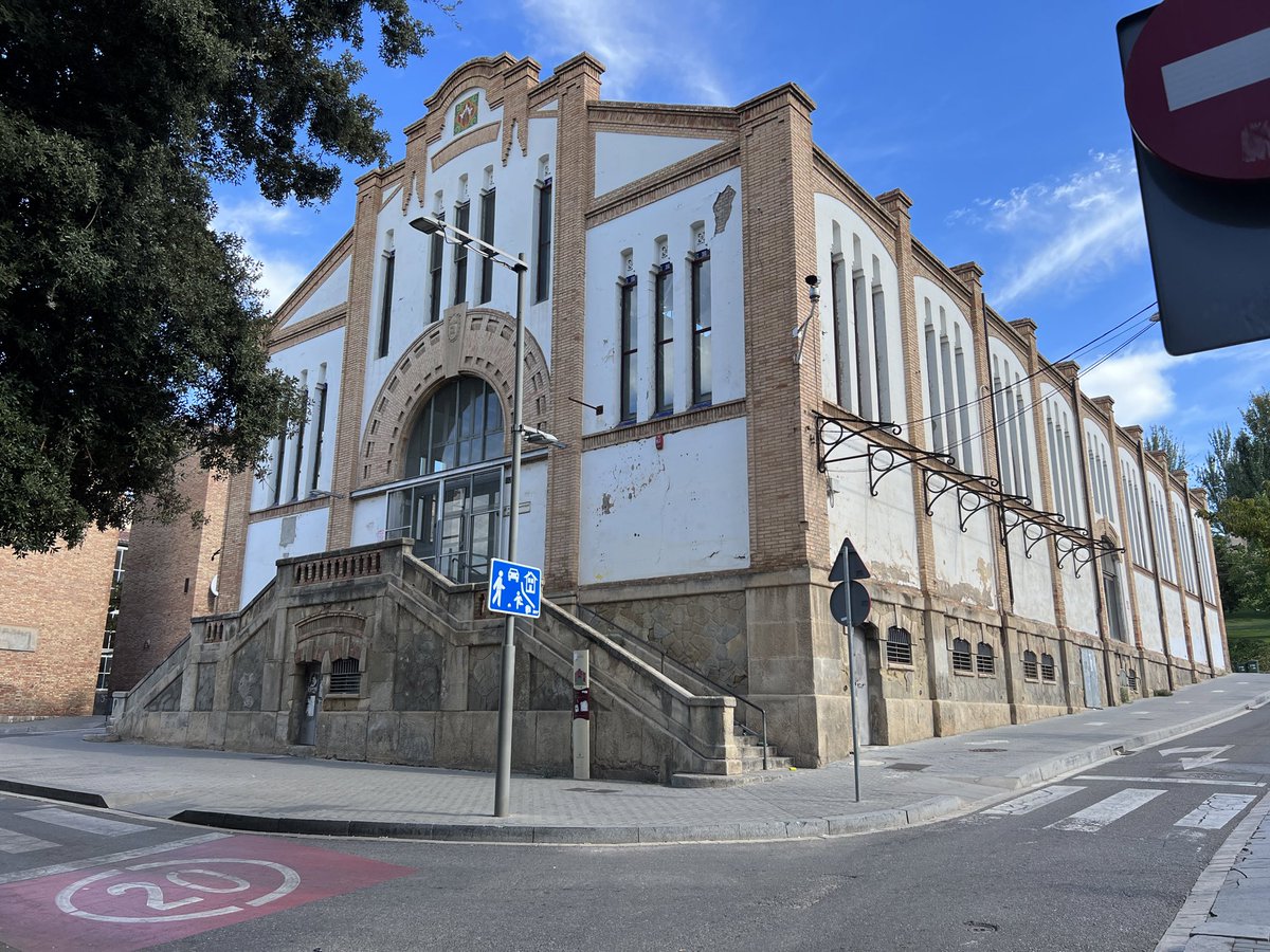 Bon dia. Racons de Lleida. Recordeu les darreres ocurrències de l'esquerra. 🤷🏻‍♂️
#LoLleidata #lolleidata #Lleidaciutat 
#Ciutatsambcaràcter 
#HoHeTornatAFer
#CaminantPerLleida 🚶🏻‍♂️
#Lleida💙