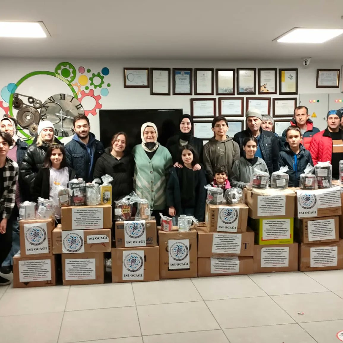 tcmeb's tweet photo. BİLSEM Öğrencilerinden Yürekleri Isıtan Üretim

Bilim ve Sanat Merkezi öğrencileri, velileri ve öğretmenleri tarafından üretilen ısınma ve aydınlatma sağlayan portatif ocaklar, deprem bölgesine gönderiliyor.

👉https://t.co/pPSzbXpy4P https://t.co/ROgFErvkR5