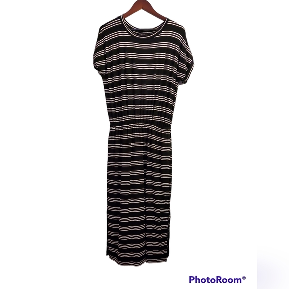 v74shop's tweet photo. So good I had to share! Check out all the items I'm loving on @Poshmarkapp #poshmark #fashion #style #shopmycloset #bananarepublic #express #annecole: https://t.co/hnqXOu8OuF https://t.co/tVKR7EYQ72