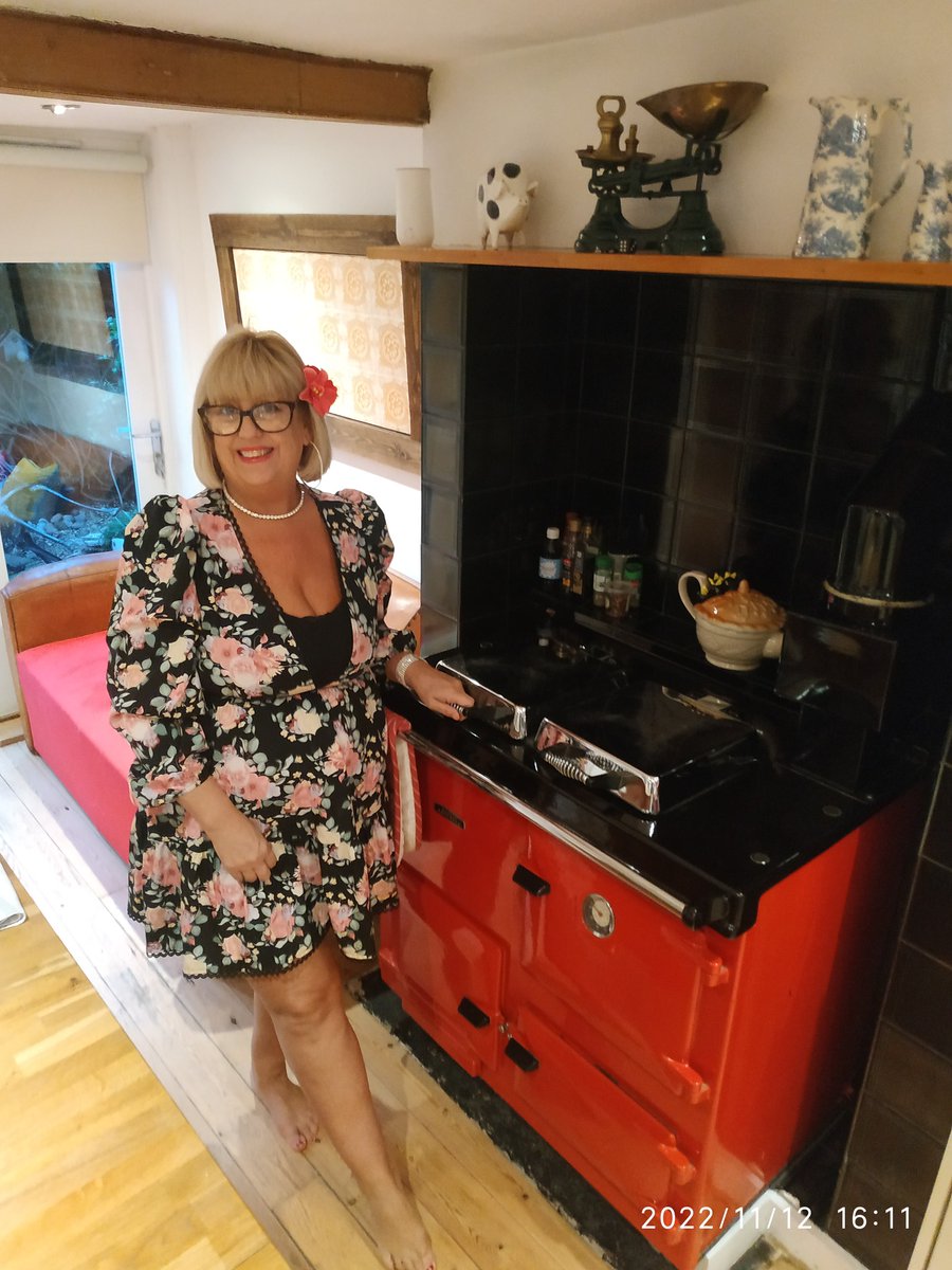 dawnbunn6's tweet photo. GOOD MORNING ALL HOPE YA ALL FEELING GOOD ,,,BEEN SUNNY HERE FOR THE LAST FEW DAYS SO BEEN GETTING MY GARDEN DONE FOR SPRING ,, HAVE A LOVELY DAY TODAY XX https://t.co/onG6xtmH09