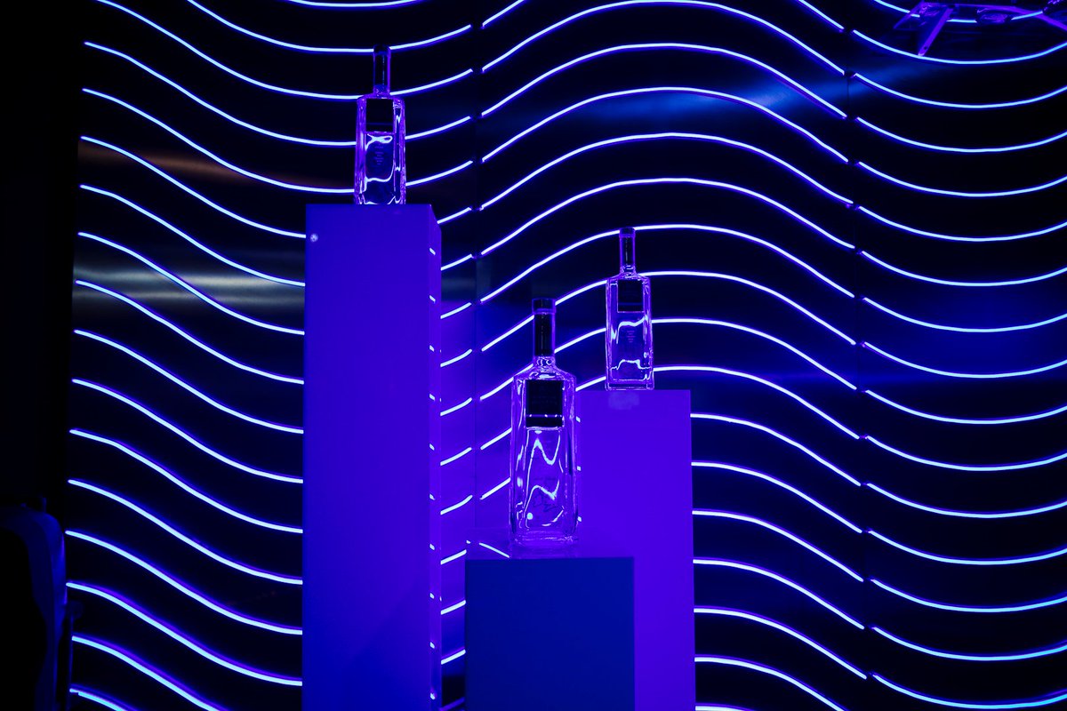 La elegancia y aroma de <a href="/MMGin_es/">Martin Miller's Gin</a> forma parte de #MBFWMadrid. ✨

La firma es colaborador de la 77ª edición de la gran pasarela de moda de España. 🍹En su espacio en el #KissingRoom donde podrás disfrutar de los cócteles más sorprendentes y exclusivos. 

 #MartinMillersGin