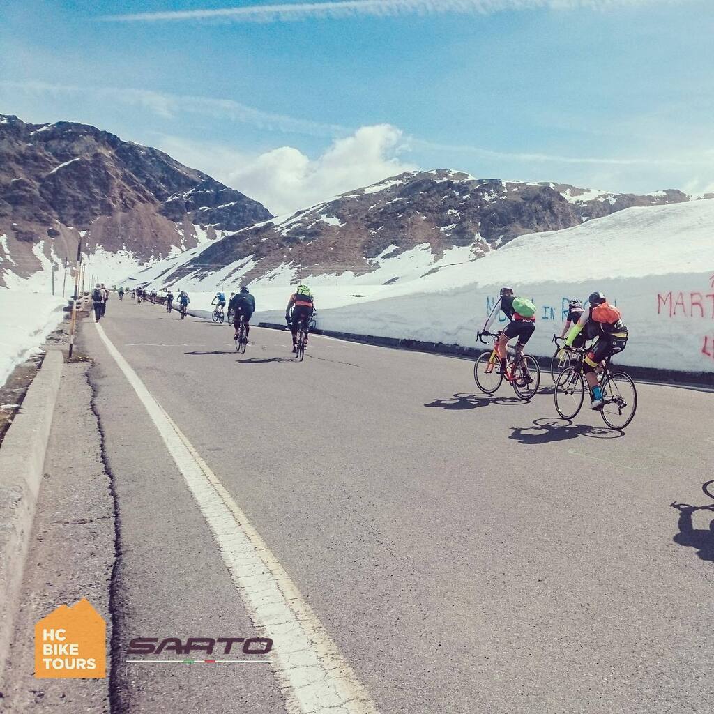 Did you know Stelvio Pass at 2757m (9045ft) above sea level is the second highest paved mountain pass in the Alps!? This is throwback to #giroditalia 2017 race viewing tour when we climbed Stelvio in middle of May with snow walls painted with cheer-up me… instagr.am/p/CouW6E7sXGS/