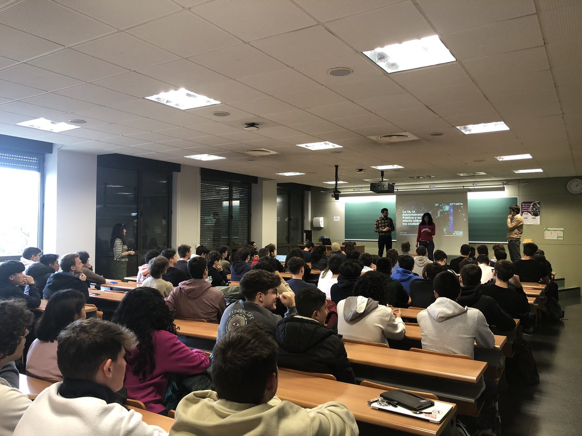 EnginyeriaUAB's tweet photo. 🗣️ Albert Mayol i Olivier Martin de @NTTDataSpain al primer #TECNODAY @tecnouab de l’any amb la conferència “La #IA, la administración pública y su efecto sobre los ciudadanos” a #EnginyeriaUAB @UABBarcelona https://t.co/t1U7M88VVi