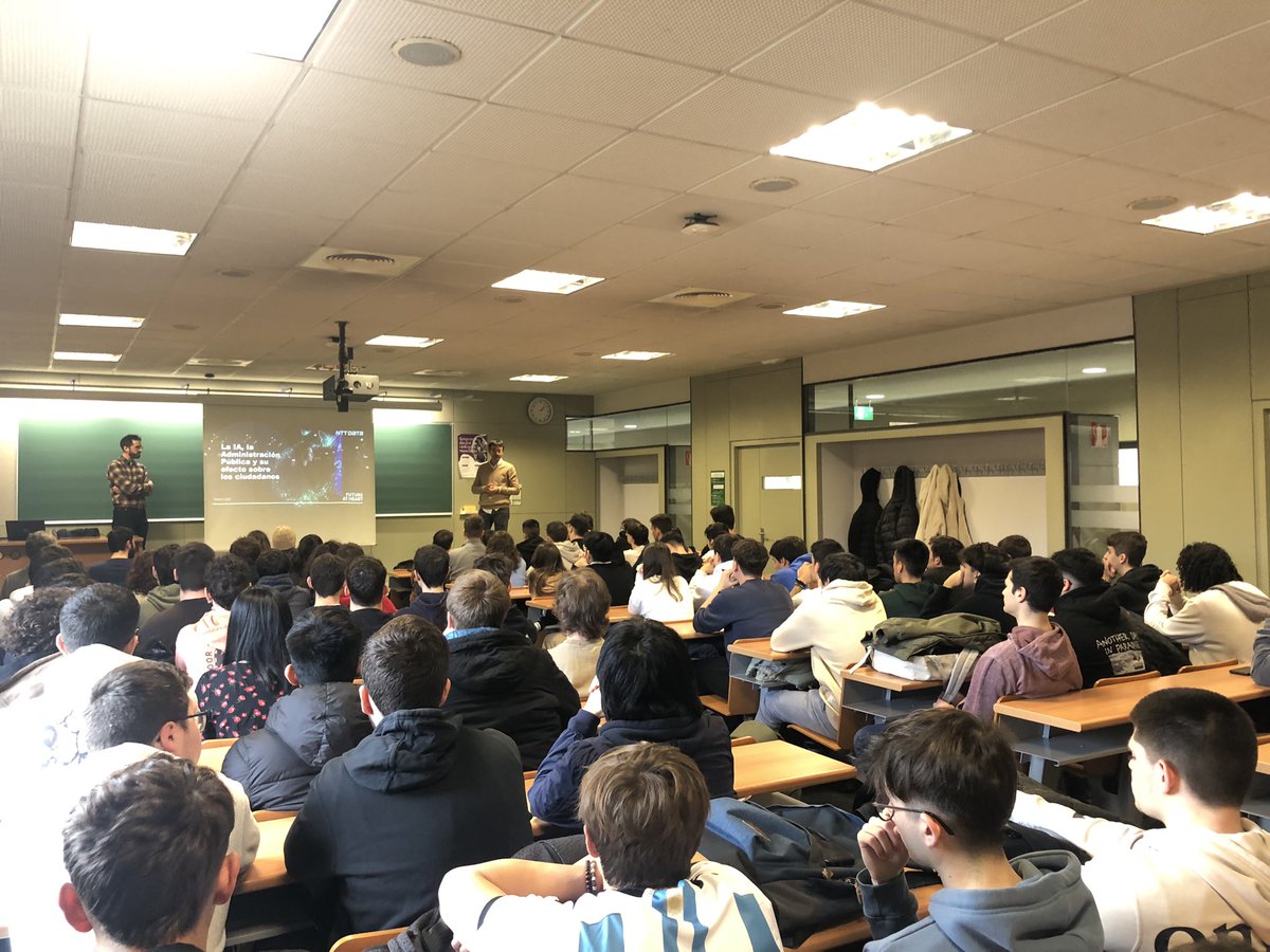EnginyeriaUAB's tweet photo. 🗣️ Albert Mayol i Olivier Martin de @NTTDataSpain al primer #TECNODAY @tecnouab de l’any amb la conferència “La #IA, la administración pública y su efecto sobre los ciudadanos” a #EnginyeriaUAB @UABBarcelona https://t.co/t1U7M88VVi