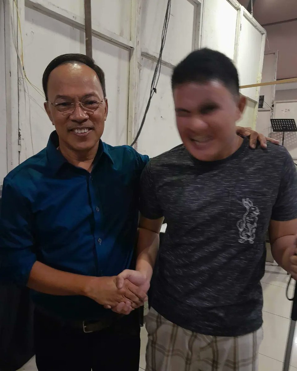theblindactor1's tweet photo. Nakapag pa-picture na, naka-duet pa 😭  Sobrang salamat po, sir @noelcabangon 🙏🥺 https://t.co/yQHyJhdIfy