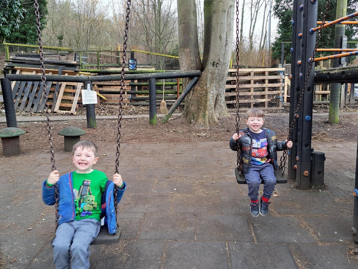 chaplainparsons's tweet photo. Making memories.
#family #familytime #halftermfun #capstonepub #capstone https://t.co/AxlLb25JlO