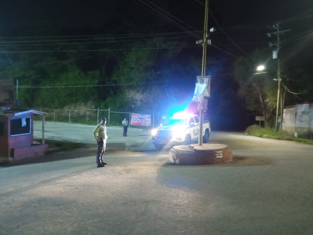 PolisucreOficia's tweet photo. #16Feb2023 | Cumpliendo instrucciones del ciudadano Alcalde José @JoseVRangelA en atención a los requerimientos de nuestros vecinos se realiza presencia y recorrido desde muy temprano en la adyacencias de la Urb. Parque Caiza
@ParqueCaiza
@SoyParqueCaiza https://t.co/LzxrjSaxoG