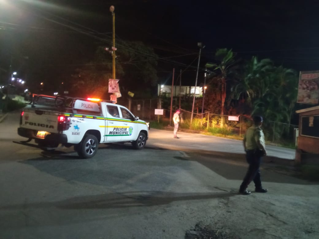 PolisucreOficia's tweet photo. #16Feb2023 | Cumpliendo instrucciones del ciudadano Alcalde José @JoseVRangelA en atención a los requerimientos de nuestros vecinos se realiza presencia y recorrido desde muy temprano en la adyacencias de la Urb. Parque Caiza
@ParqueCaiza
@SoyParqueCaiza https://t.co/LzxrjSaxoG