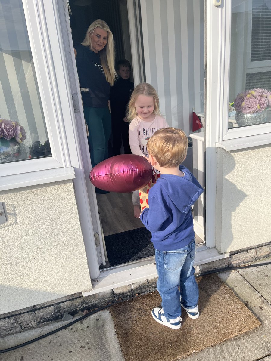 Nadine0786's tweet photo. @PCPSwans half term fun https://t.co/SWiHIuRaUg