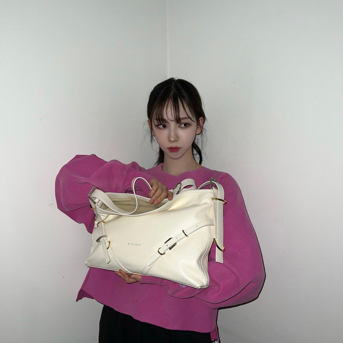 kanrinae's tweet photo. aespa for givency! 💗 https://t.co/RRPoru3LPt