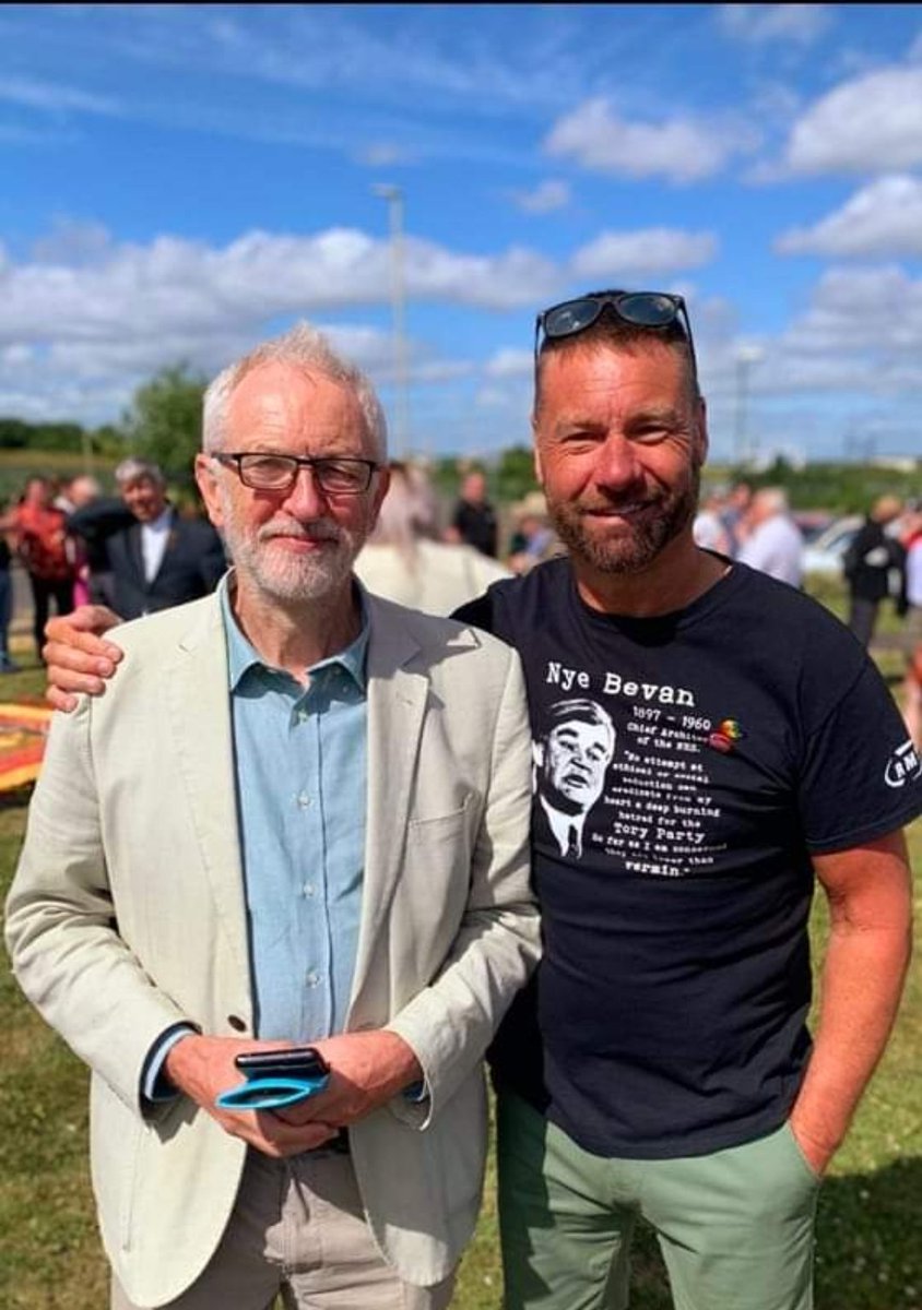 Massive solidarity and love to this great man @jeremycorbyn A dedicated hard working MP with principle, integrity and compassion. Vilified by the hateful right wing press and backstabbing snakes in his own party. Shame on the LIAR that is @Keir_Starmer and his shallow cabinet