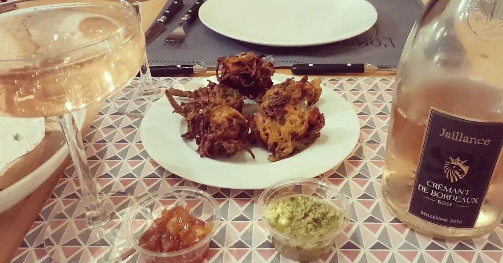 Pakora &amp; pink fizz. Delightful instagr.am/p/CouXC9FNkzZ/