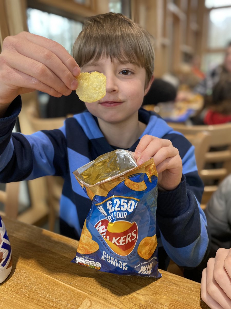 CloMostyn's tweet photo. @walkers_crisps #lovefromwalkers ❤️❤️❤️❤️❤️❤️ https://t.co/JQvYjq2MfO