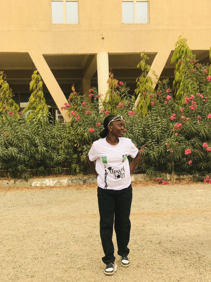 MosesMimie's tweet image. The hustle was worth the tassel. Degree in the bag🔥
Thank you Jesus ❤️
#straightouttauni
#signout
#classof2021