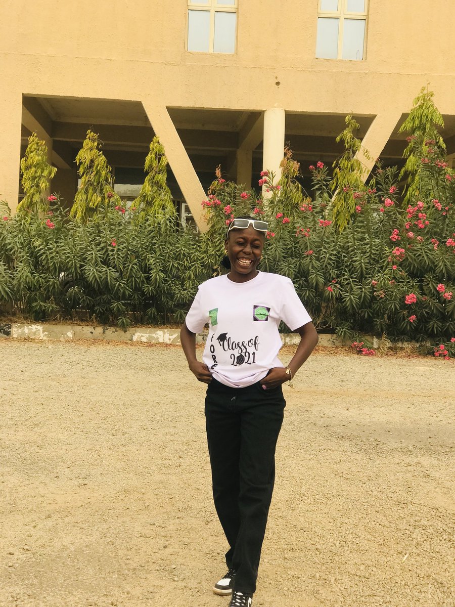 MosesMimie's tweet image. The hustle was worth the tassel. Degree in the bag🔥
Thank you Jesus ❤️
#straightouttauni
#signout
#classof2021