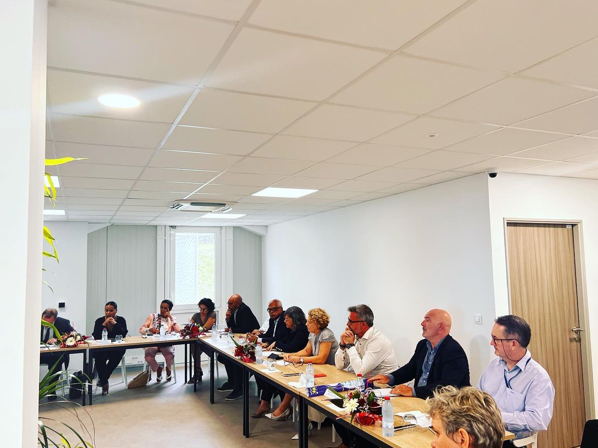 La Réunion 🇷🇪 | ~ Visite officielle du ministre des Outre-mer sur le territoire, M. Jean François #CARENCO ~ Table ronde sur le #développement #économique de l'île avec les acteurs institutionnels locaux
<a href="/gouvernement/">gouvernement</a> <a href="/ebareigts/">Ericka Bareigts</a> <a href="/HuguetteBello/">Huguette Bello</a> @lesoutremer