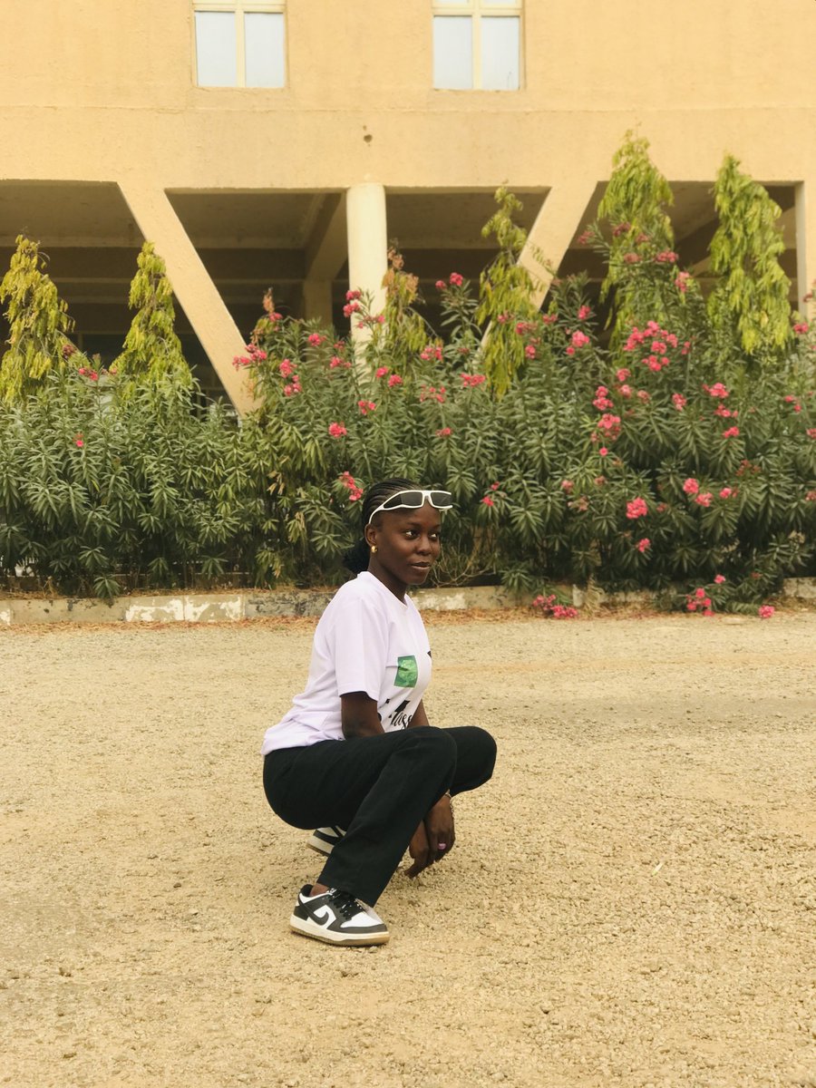 MosesMimie's tweet image. The hustle was worth the tassel. Degree in the bag🔥
Thank you Jesus ❤️
#straightouttauni
#signout
#classof2021